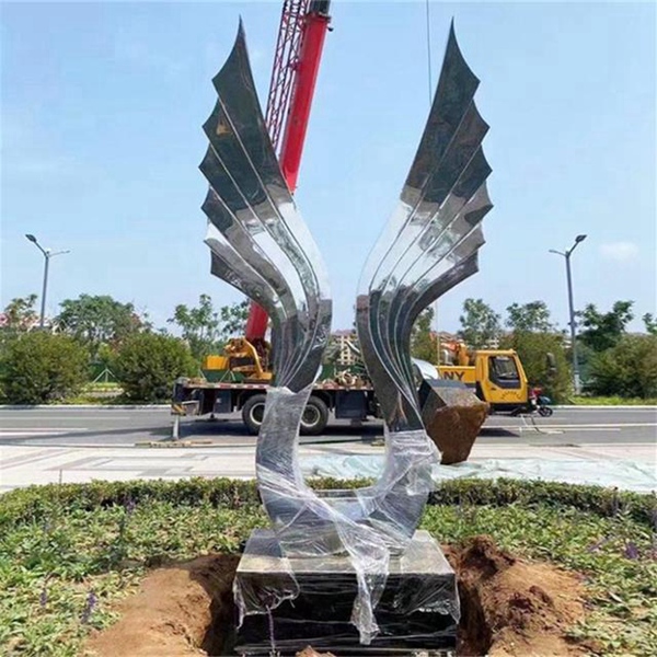 不锈钢翅膀雕塑