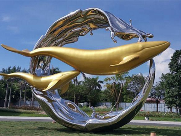 不锈钢雕塑：现代城市的金属美学