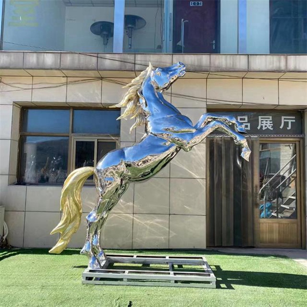 不锈钢马雕塑