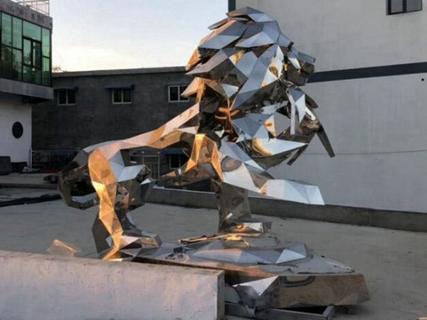 不锈钢狮子雕塑