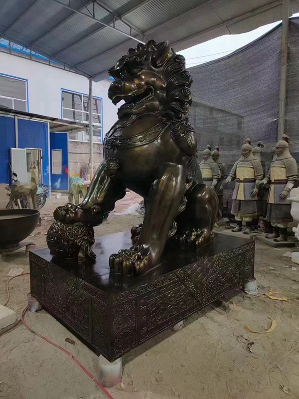 铜狮子雕塑