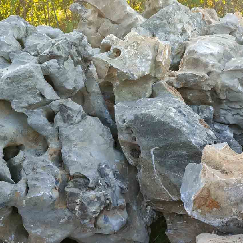 湖北太湖石假山石草坪石大小均有造型好数量多