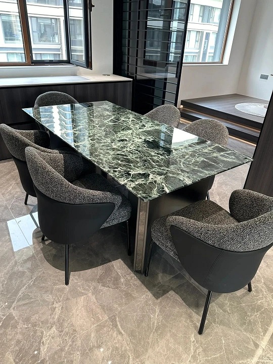 99%的人不知道奢石餐桌的磨边工艺与造型