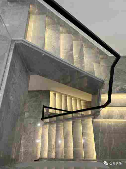 石材楼梯踏步配玻璃扶手，这几种设计方案超实用！