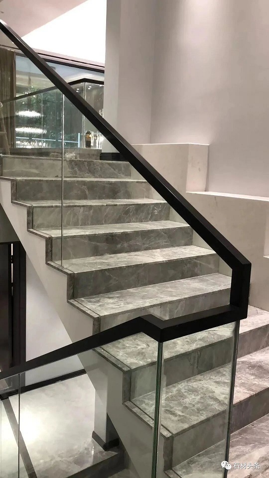 石材楼梯踏步配玻璃扶手，这几种设计方案超实用！