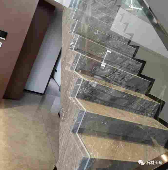 石材楼梯踏步配玻璃扶手，这几种设计方案超实用！