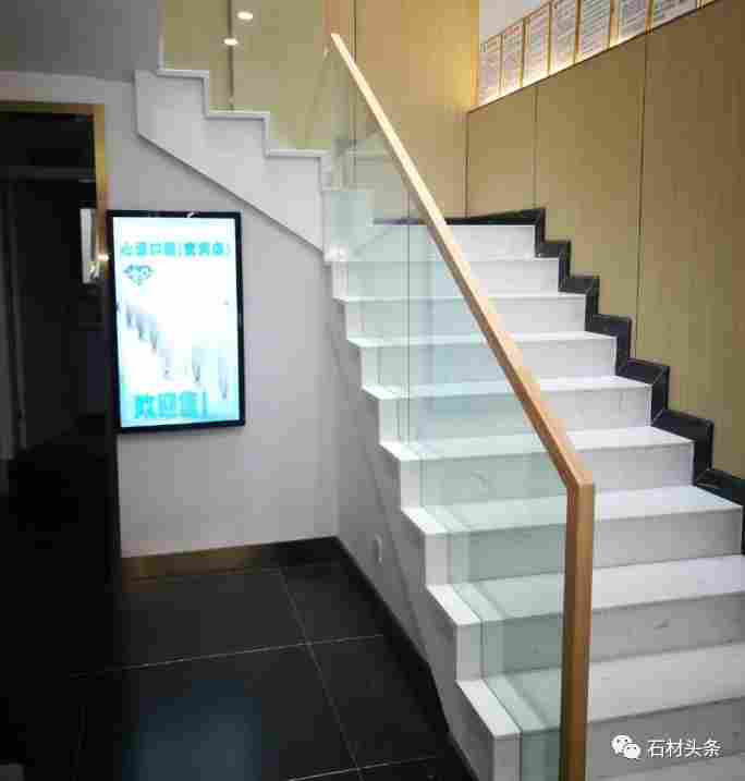 石材楼梯踏步配玻璃扶手，这几种设计方案超实用！