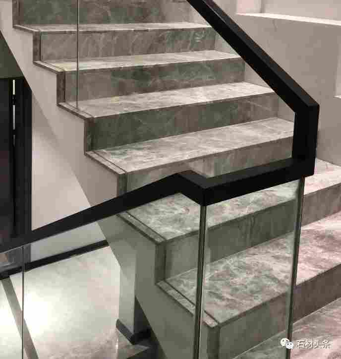 石材楼梯踏步配玻璃扶手，这几种设计方案超实用！