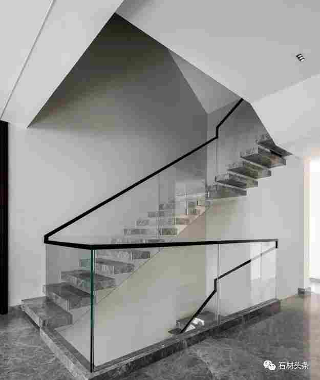 石材楼梯踏步配玻璃扶手，这几种设计方案超实用！