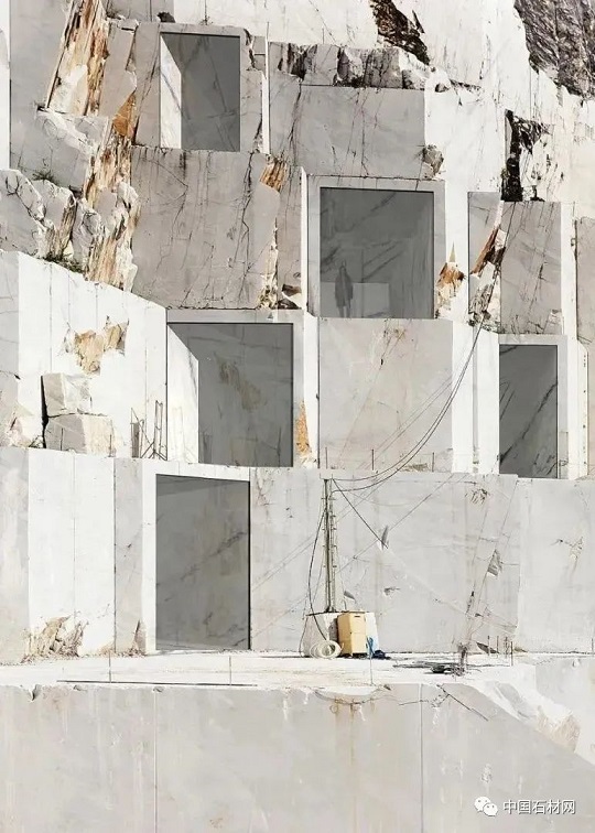 从石材矿山的历史遗址，感受石材开采的艰难