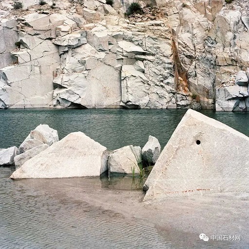 从石材矿山的历史遗址，感受石材开采的艰难