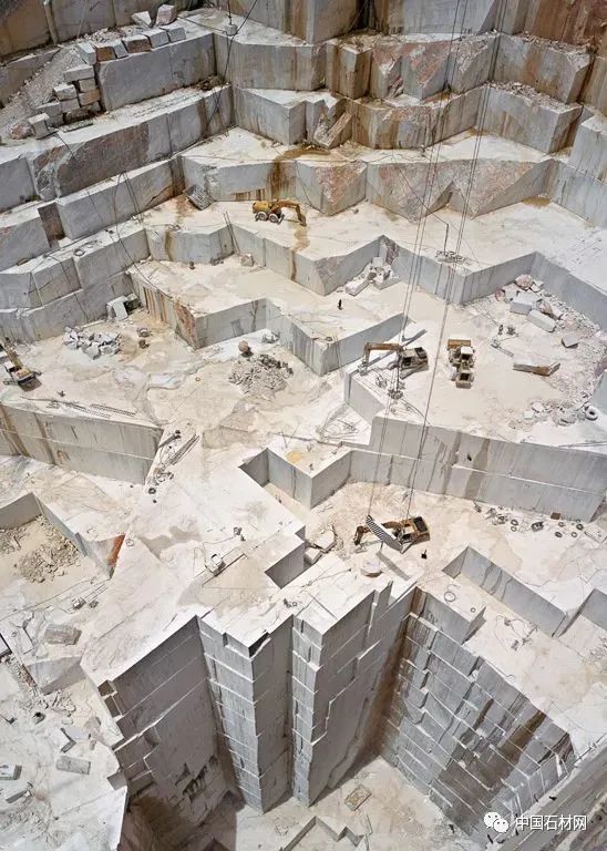 从石材矿山的历史遗址，感受石材开采的艰难