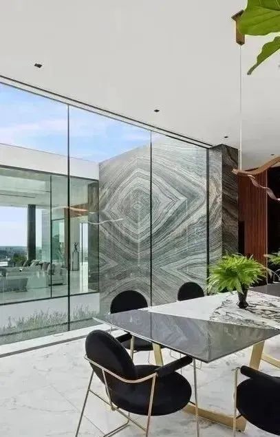 微信图片_20250722091816.jpg 大理石的对称设计之美