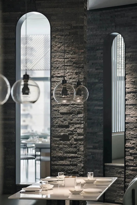 微信图片_20250530145541.jpg 什么是火山岩石材?它有什么特征