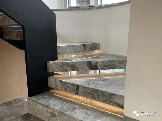 双跑楼梯和玻璃栏杆该怎么装？这些做法超实用