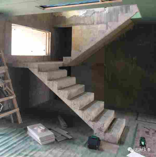 双跑楼梯和玻璃栏杆该怎么装？这些做法超实用