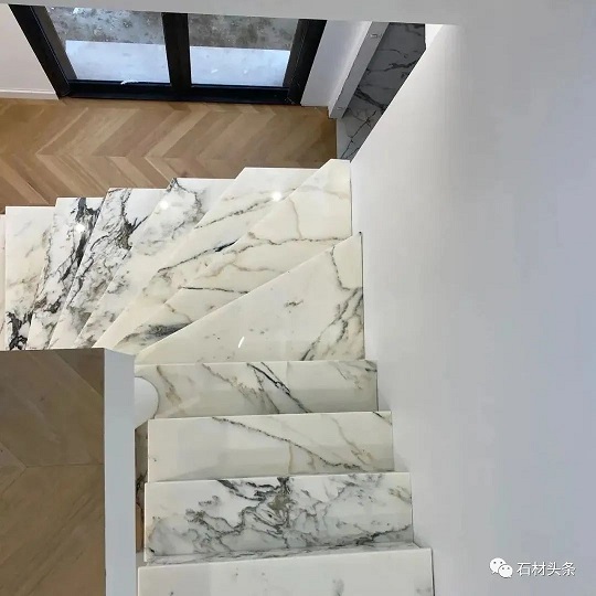 双跑楼梯和玻璃栏杆该怎么装？这些做法超实用