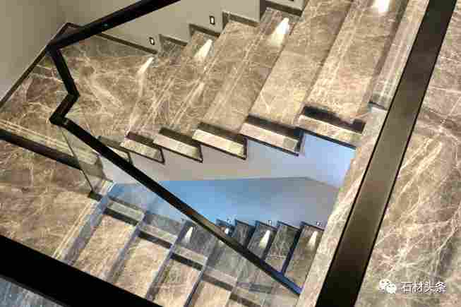 双跑楼梯和玻璃栏杆该怎么装？这些做法超实用