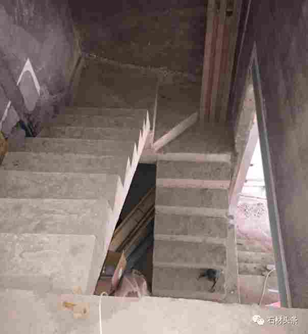 双跑楼梯和玻璃栏杆该怎么装？这些做法超实用