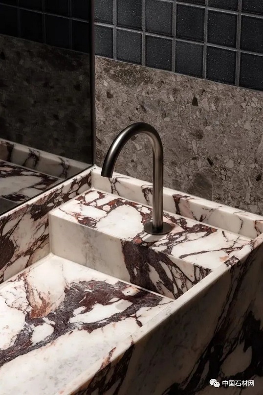 原来卫浴空间这么装！让颜值和实用性 “原地起飞”