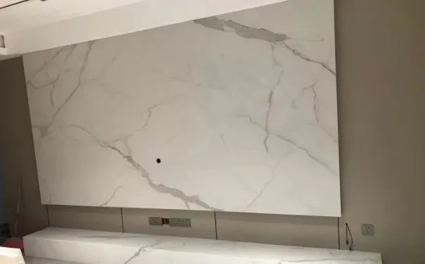 岩板背景墙有拼缝，正常有哪些处理方式？