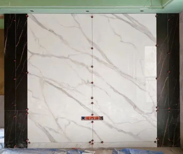 岩板背景墙有拼缝，正常有哪些处理方式？