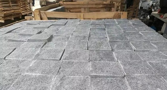 园林中的石材 | 冰裂纹/马蹄石/乱型石