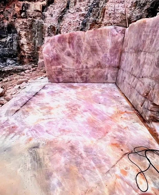 微信图片_20240914150214.jpg 走进奢石矿山:一场震撼心灵的旅程