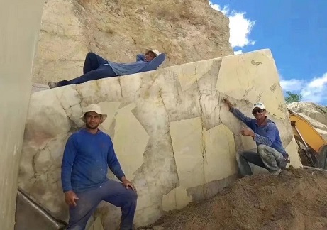 微信图片_20240914150246.jpg 走进奢石矿山:一场震撼心灵的旅程