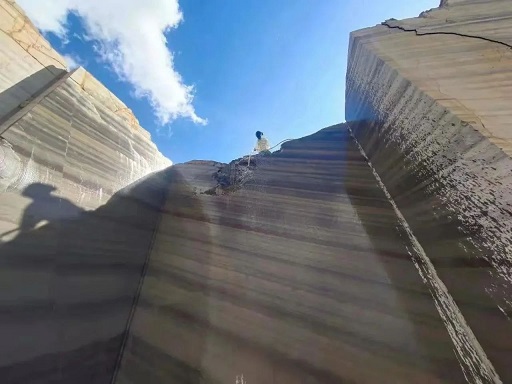 微信图片_20240914150250.jpg 走进奢石矿山:一场震撼心灵的旅程