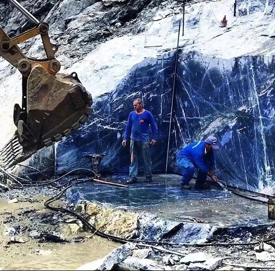 微信图片_20240914150244.jpg 走进奢石矿山:一场震撼心灵的旅程