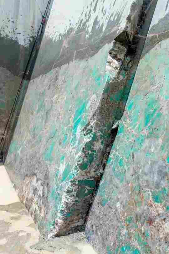 微信图片_20240914150258.jpg 走进奢石矿山:一场震撼心灵的旅程