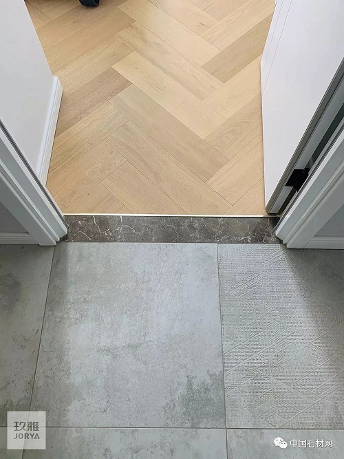 微信图片_20240913145707.jpg 分享几种不同区域门槛石+压边条的搭配