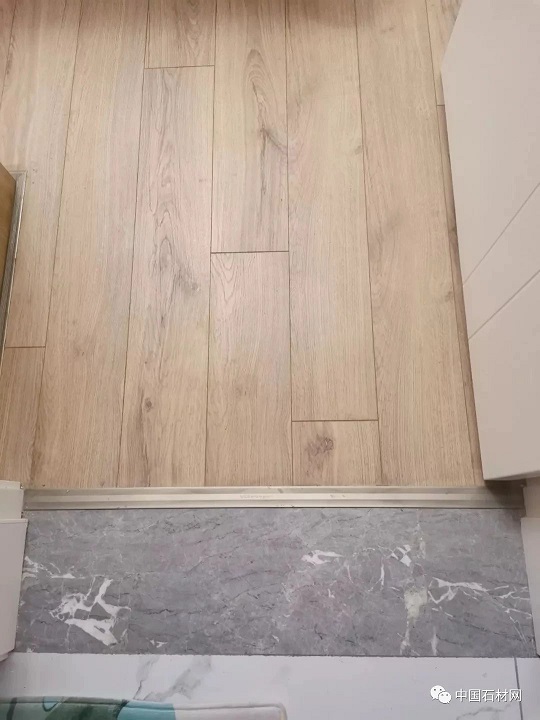 微信图片_20240913145715.jpg 分享几种不同区域门槛石+压边条的搭配