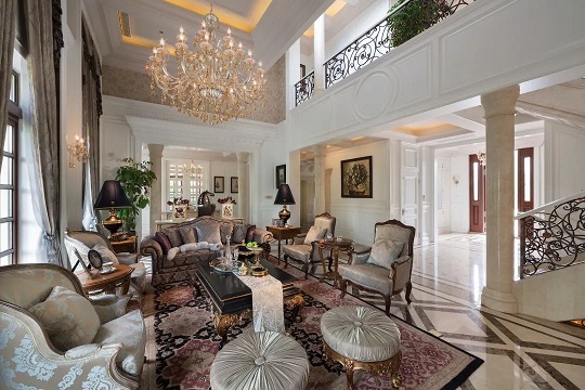 室内常用的大理石圆柱，发挥出意想不到的效果