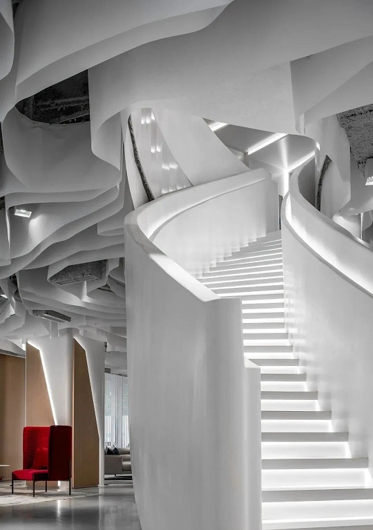 微信图片_20240813090903.jpg 大理石踏步的完美搭档:五种楼梯栏杆风格大比拼