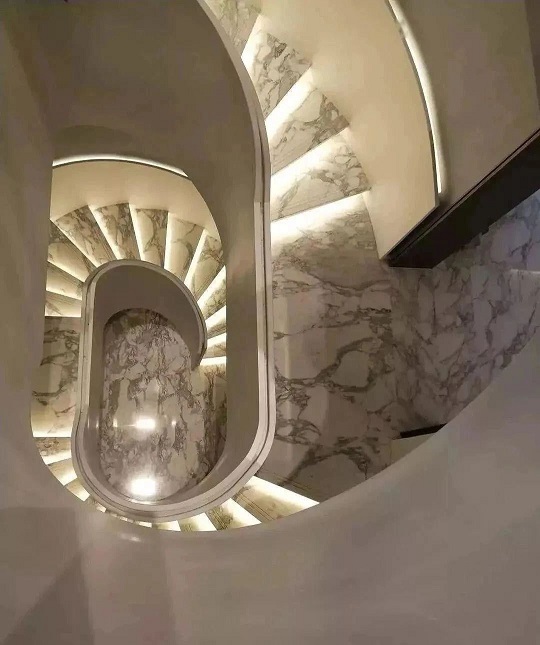 微信图片_20240813090936.jpg 大理石踏步的完美搭档:五种楼梯栏杆风格大比拼