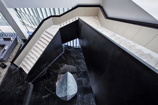 微信图片_20240813090944.jpg 大理石踏步的完美搭档:五种楼梯栏杆风格大比拼