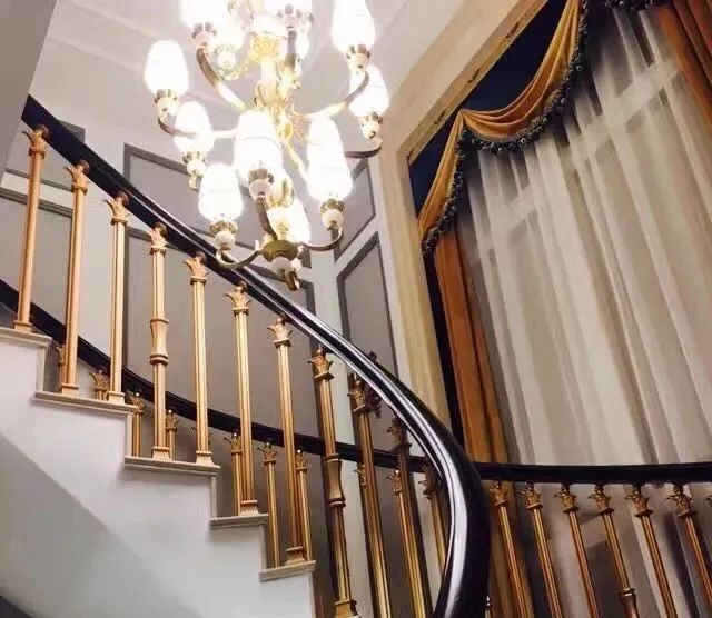 微信图片_20240813091101.jpg 大理石踏步的完美搭档:五种楼梯栏杆风格大比拼