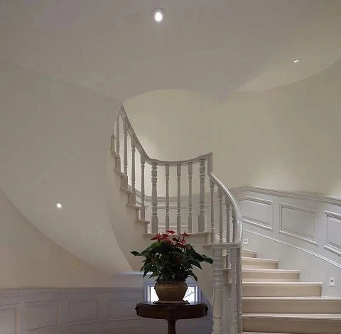 微信图片_20240813091136.jpg 大理石踏步的完美搭档:五种楼梯栏杆风格大比拼