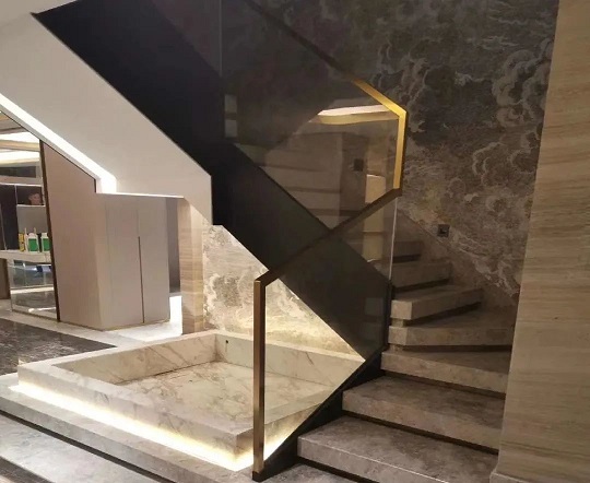 微信图片_20240813091224.jpg 大理石踏步的完美搭档:五种楼梯栏杆风格大比拼