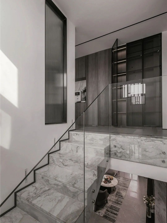 微信图片_20240813091229.jpg 大理石踏步的完美搭档:五种楼梯栏杆风格大比拼