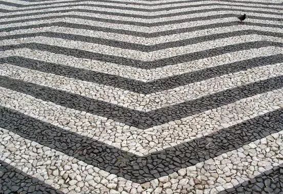 微信图片_20240712144439.jpg 石材碎拼,打破常规的铺装之美