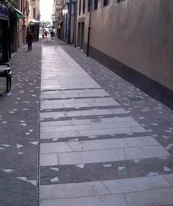 微信图片_20240712144455.jpg 石材碎拼,打破常规的铺装之美