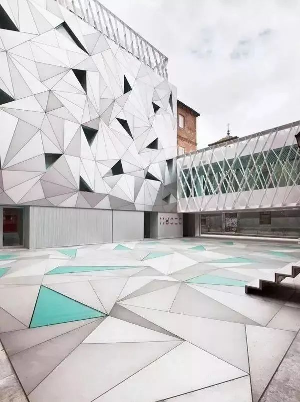 微信图片_20240712144457.jpg 石材碎拼,打破常规的铺装之美