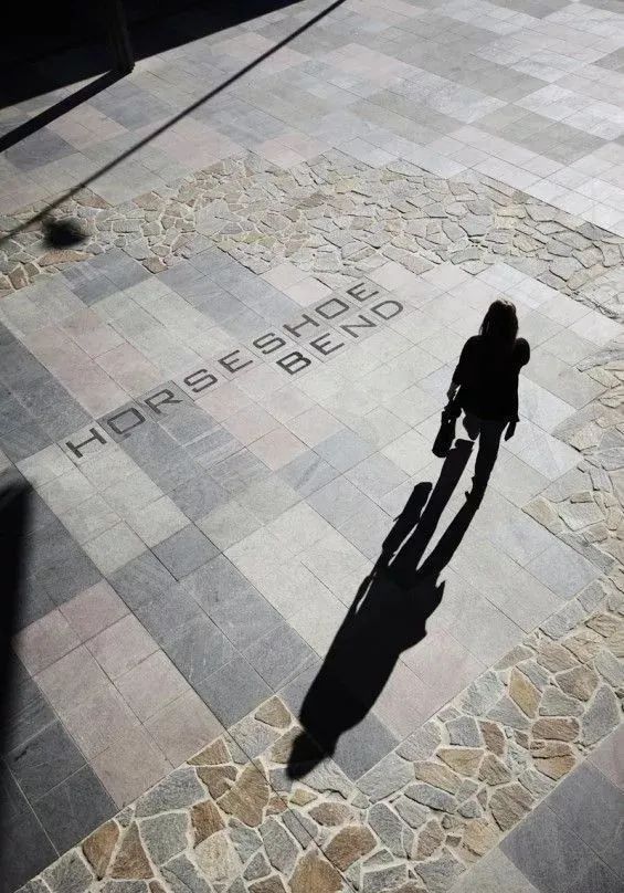 微信图片_20240712144519.jpg 石材碎拼,打破常规的铺装之美