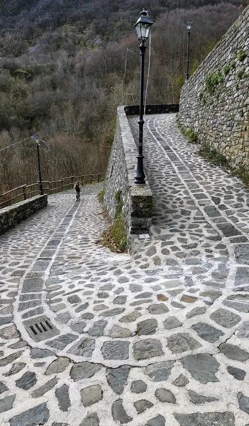 微信图片_20240712144521.jpg 石材碎拼,打破常规的铺装之美