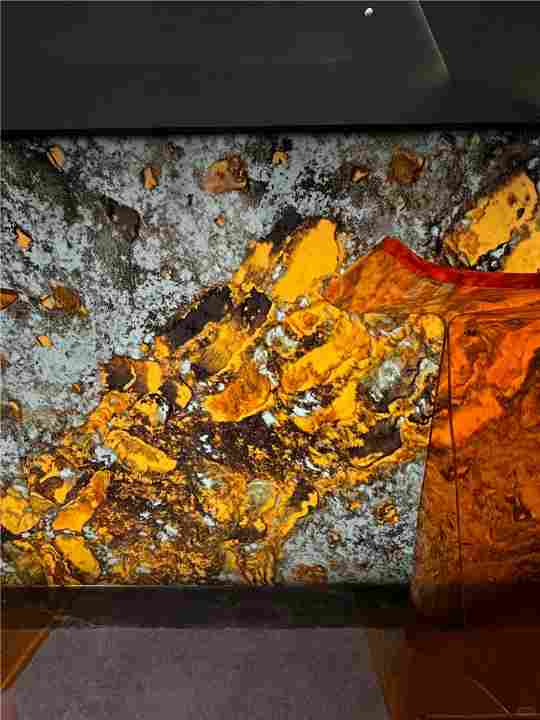 微信图片_20240708152031.png 被问爆的风靡设计圈的天然透光奢石