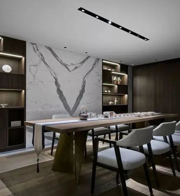 大理石的对称美学，绽放天然石材的独特魅力