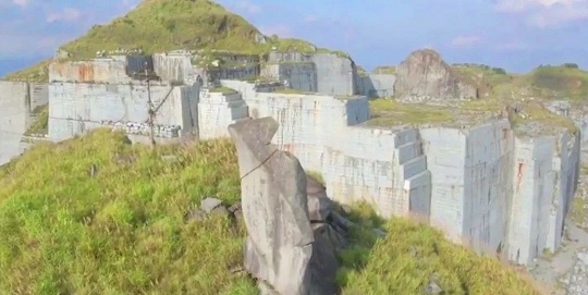 福建巨无霸石材矿山：壮丽景色惊艳眼球，自然之美震撼人心！